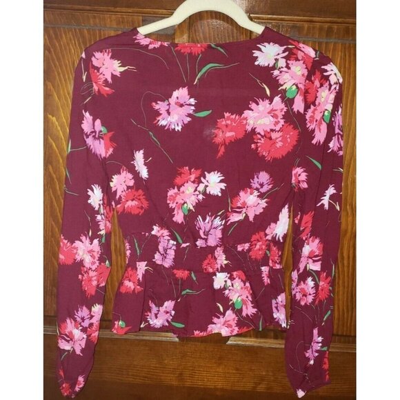 Nwt EXPRESS Floral V cut Rayon Long Sleeve Top Size XSmall - Picture 3 of 3